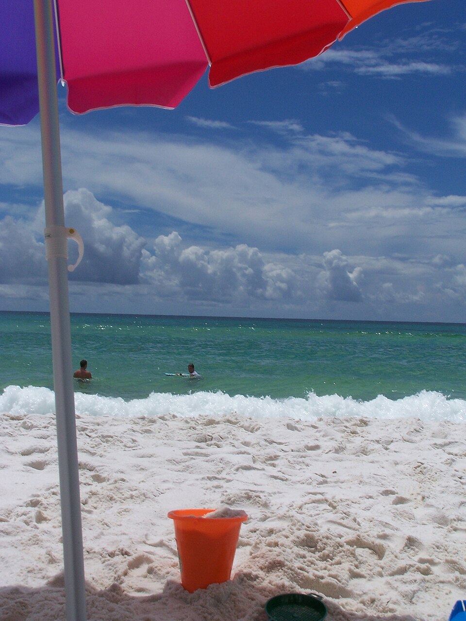 White sand and emerald water at a beach in Destin, Florida